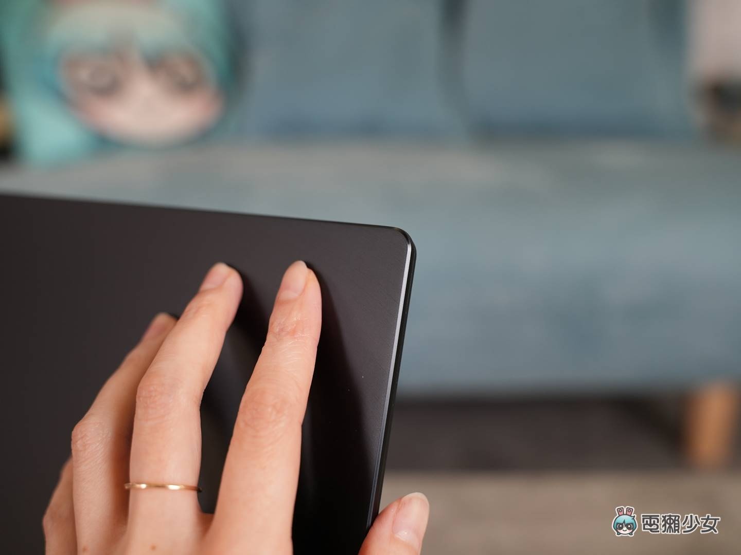 考虑带 14 吋 PC 的设计师?ASUS Zenbook Pro 14 Duo OLED 双萤幕笔电新结构与新色开箱,看见 120Hz OLED 的高规格! 内容图5 潮品文-大潮社旗下实时最新热点娱乐时尚数码等新闻资讯网站! 考虑带 14 吋 PC 的设计师?ASUS Zenbook Pro 14 Duo OLED 双萤幕笔电新结构与新色开箱,看见 120Hz OLED 的高规格!