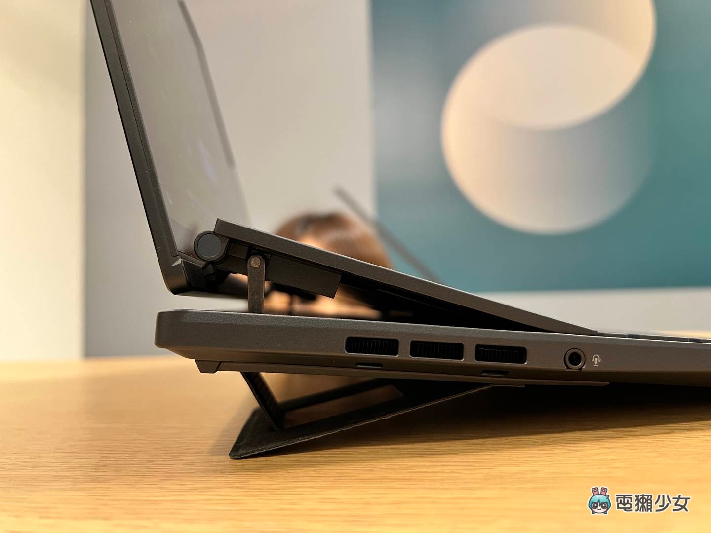 考虑带 14 吋 PC 的设计师?ASUS Zenbook Pro 14 Duo OLED 双萤幕笔电新结构与新色开箱,看见 120Hz OLED 的高规格! 内容图8 潮品文-大潮社旗下实时最新热点娱乐时尚数码等新闻资讯网站! 考虑带 14 吋 PC 的设计师?ASUS Zenbook Pro 14 Duo OLED 双萤幕笔电新结构与新色开箱,看见 120Hz OLED 的高规格!