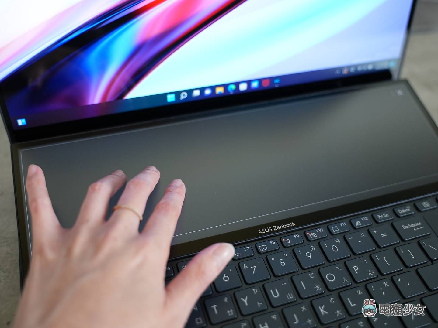 考虑带 14 吋 PC 的设计师?ASUS Zenbook Pro 14 Duo OLED 双萤幕笔电新结构与新色开箱,看见 120Hz OLED 的高规格! 内容图20 潮品文-大潮社旗下实时最新热点娱乐时尚数码等新闻资讯网站! 考虑带 14 吋 PC 的设计师?ASUS Zenbook Pro 14 Duo OLED 双萤幕笔电新结构与新色开箱,看见 120Hz OLED 的高规格!