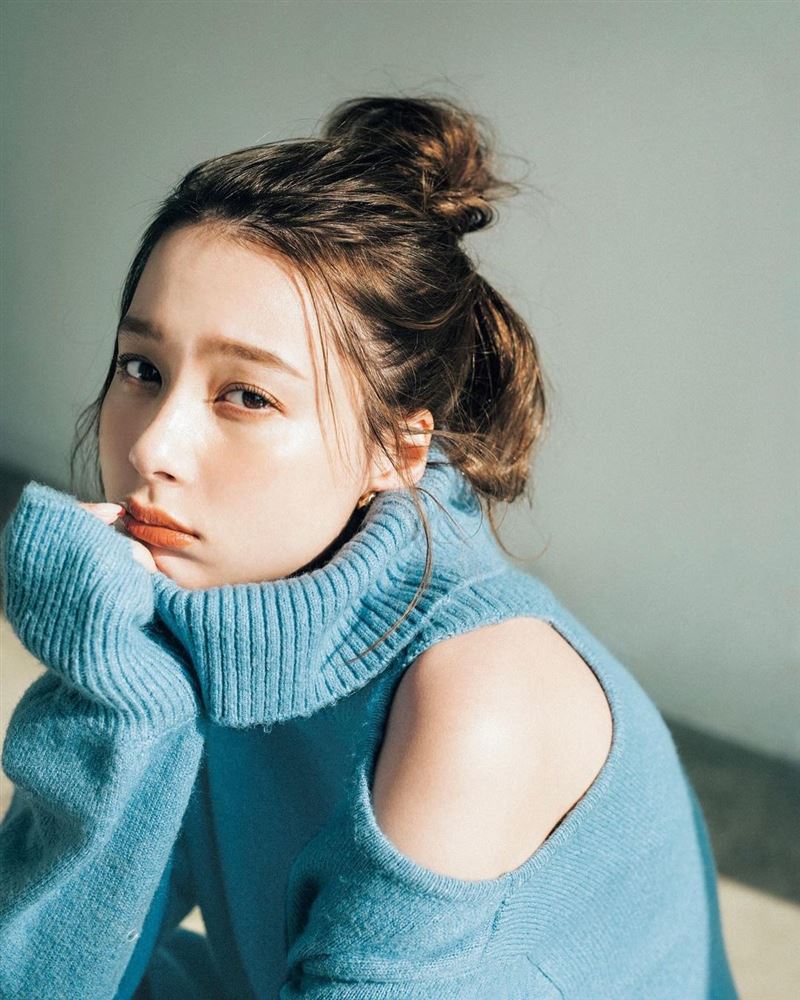 “日本第一美女”脱了！罕晒比基尼“夹紧”滑出屁股蛋看光 时尚资讯 图1张