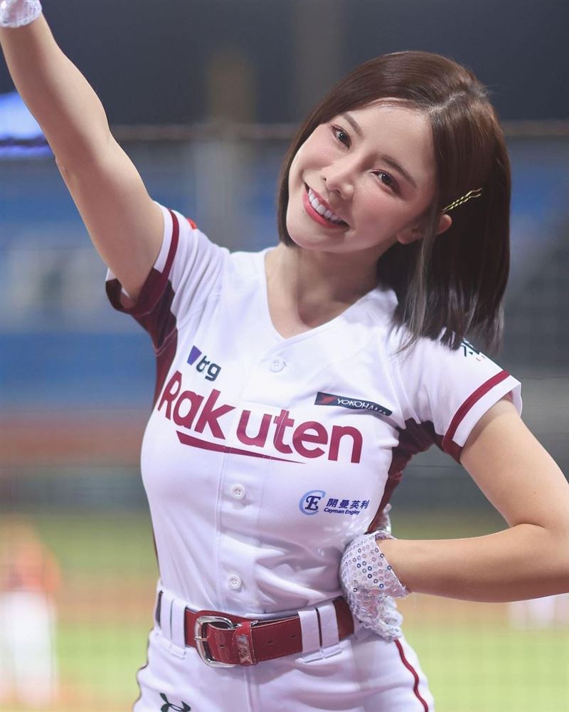 辣惨了！女神​巫苡萱晒饱美胸“冰块腹肌”S曲线粉丝吓傻 时尚资讯 图1张