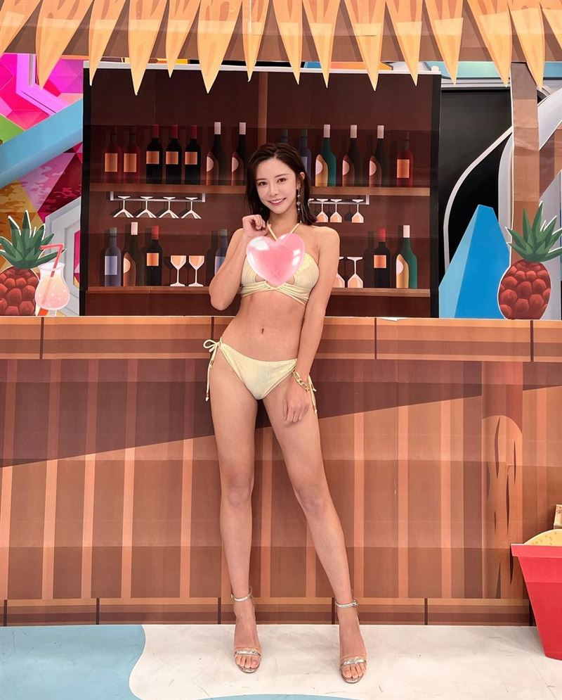 辣惨了！女神​巫苡萱晒饱美胸“冰块腹肌”S曲线粉丝吓傻 时尚资讯 图2张