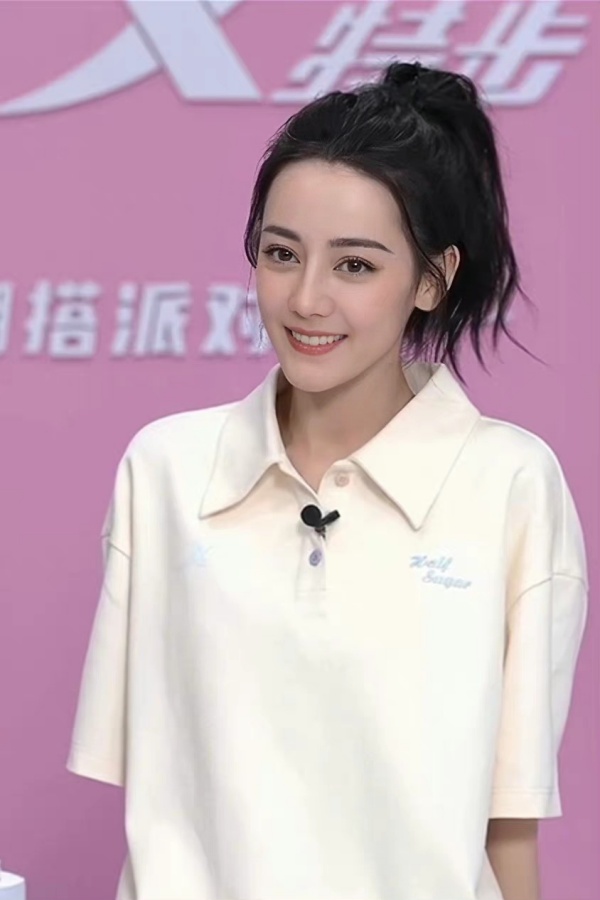 被“一键微笑”玩坏的艺人！迪丽热巴“笑得勉强” 薛影仪招牌臭脸破功！ 娱乐资讯 图2张