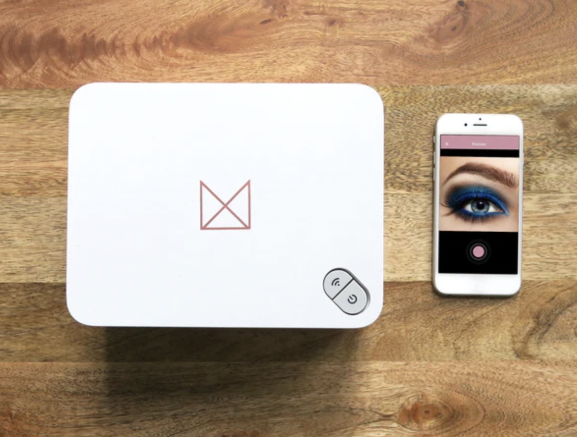 用抖音美颜滤镜学化妆?眉毛、眼线、修容一样都不少 内容图5 潮品文-大潮社旗下实时最新热点娱乐时尚数码等新闻资讯网站! 用抖音美颜滤镜学化妆?眉毛、眼线、修容一样都不少