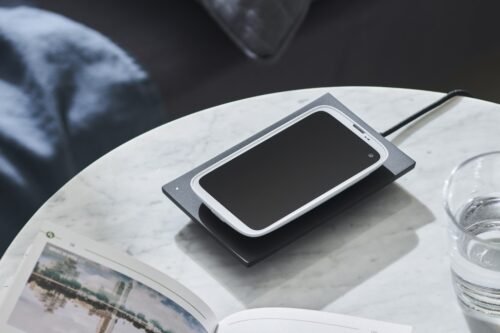 BALMUDA Phone 持续更新中！专用无线充电盘登场