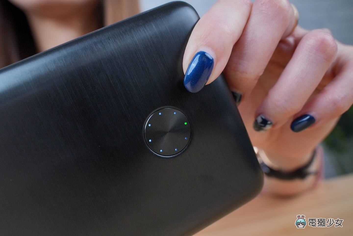 开箱|电竞笔电也能充!ANKER PowerCore lll Elite 移动电源:Type-C 输出 PowerIQ 3.0 兼容 PD 快充两大必备 内容图13 潮品文-大潮社旗下实时最新热点娱乐时尚数码等新闻资讯网站! 开箱|电竞笔电也能充!ANKER PowerCore lll Elite 移动电源:Type-C 输出 PowerIQ 3.0 兼容 PD 快充两大必备