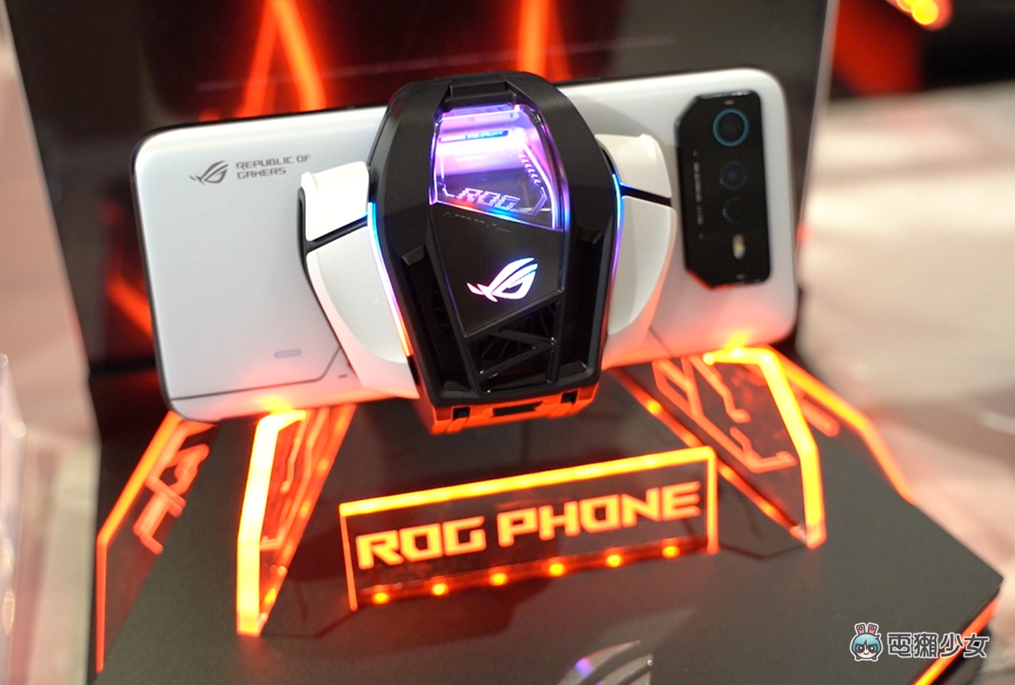 ROG Phone 6 发表三万有找!采用高通最新控温长续航处理器,第六代空气动力风扇与全新配件发表 内容图14 潮品文-大潮社旗下实时最新热点娱乐时尚数码等新闻资讯网站! ROG Phone 6 发表三万有找!采用高通最新控温长续航处理器,第六代空气动力风扇与全新配件发表