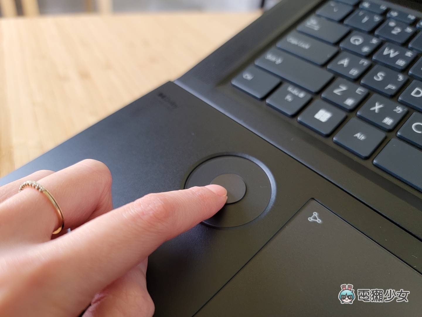 开箱|创作者笔电 Zenbook Pro 16X OLED(UX7602)给你一颗摸的到的 ASUS Dial 绘图旋钮 内容图20 潮品文-大潮社旗下实时最新热点娱乐时尚数码等新闻资讯网站! 开箱|创作者笔电 Zenbook Pro 16X OLED(UX7602)给你一颗摸的到的 ASUS Dial 绘图旋钮