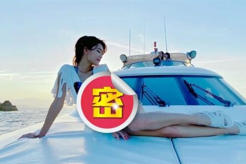 微笑女神变“一线女星”脱了！解放比基尼晒美腿视角网全嗨