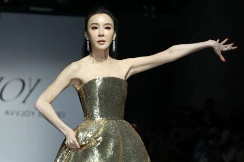 披百万礼服秀22吋蚂蚁腰！萧蔷“不过生日”原因藏洋葱