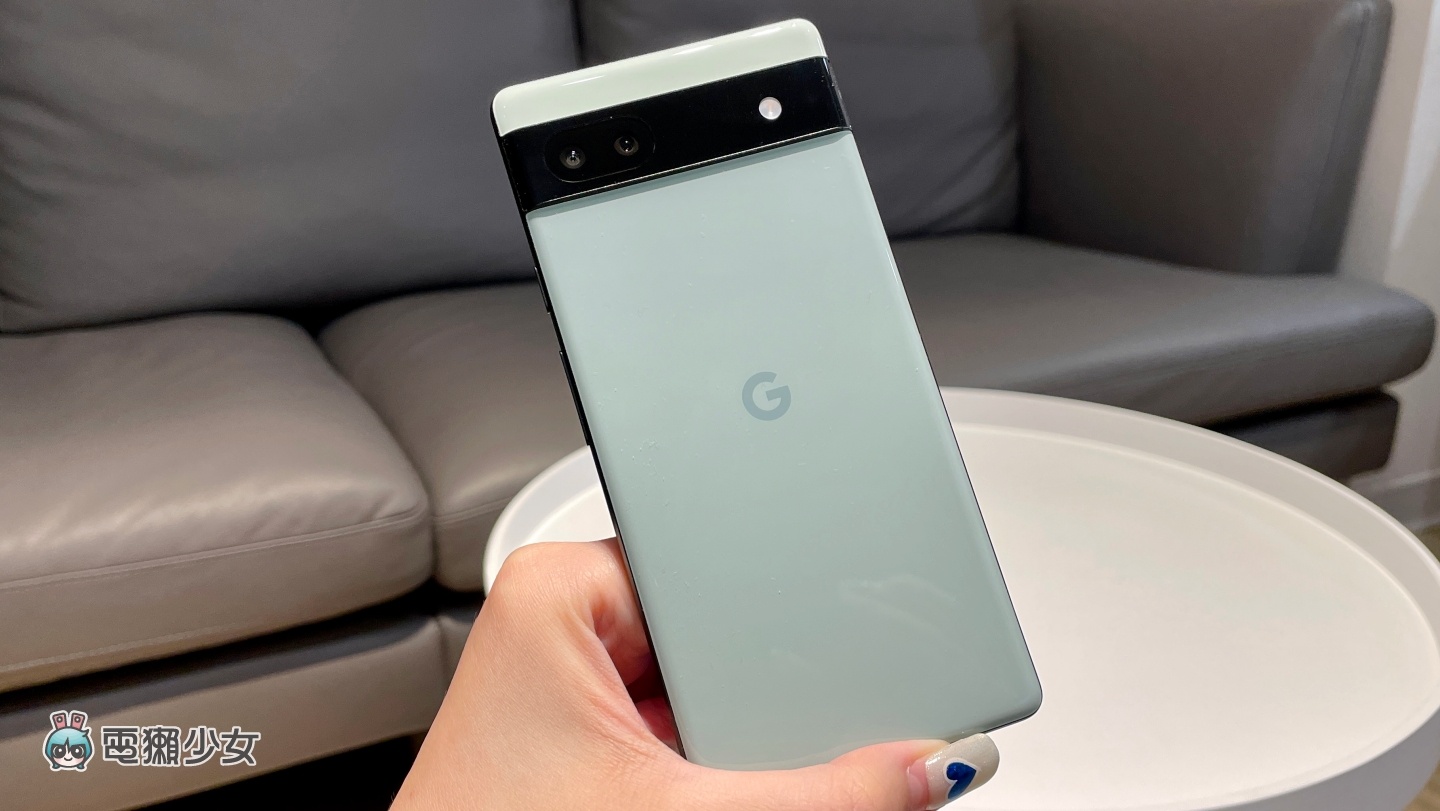 外媒拆解 Google Pixel 6a:电池更好拆了,且会是支蛮好维修的手机! 内容图1 潮品文-大潮社旗下实时最新热点娱乐时尚数码等新闻资讯网站! 外媒拆解 Google Pixel 6a:电池更好拆了,且会是支蛮好维修的手机!