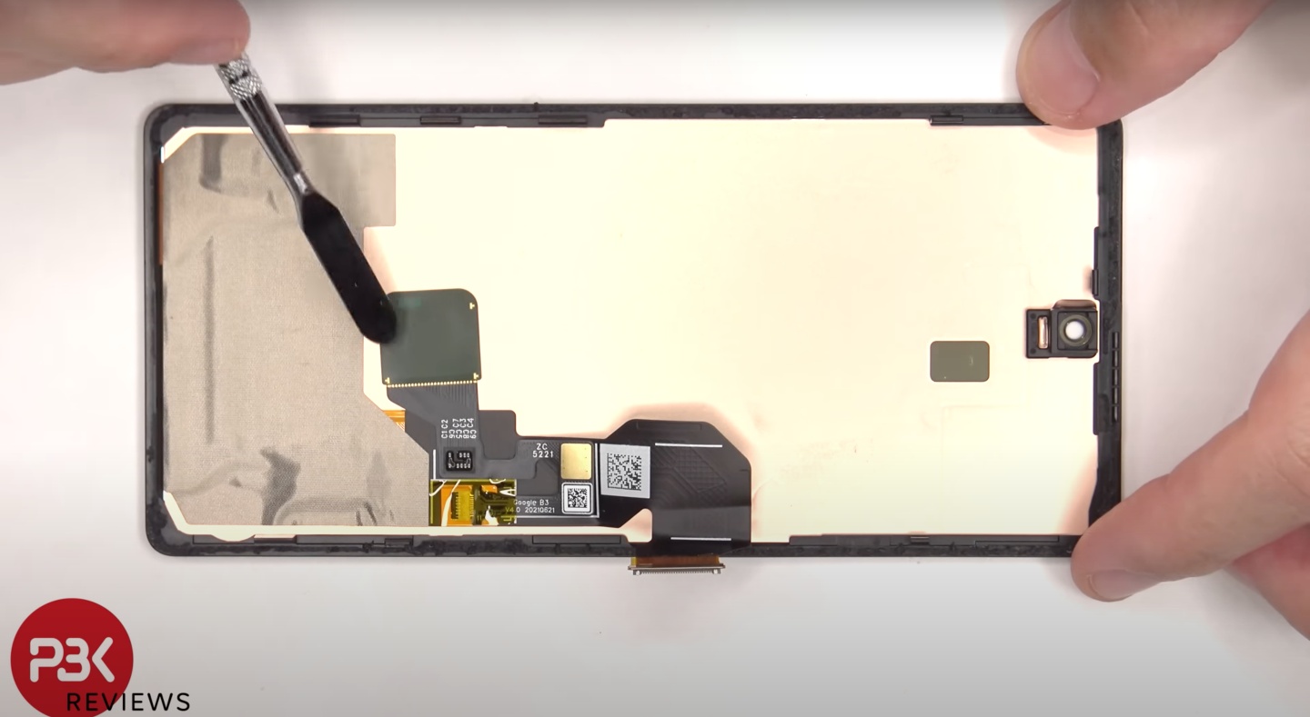 外媒拆解 Google Pixel 6a:电池更好拆了,且会是支蛮好维修的手机! 内容图2 潮品文-大潮社旗下实时最新热点娱乐时尚数码等新闻资讯网站! 外媒拆解 Google Pixel 6a:电池更好拆了,且会是支蛮好维修的手机!