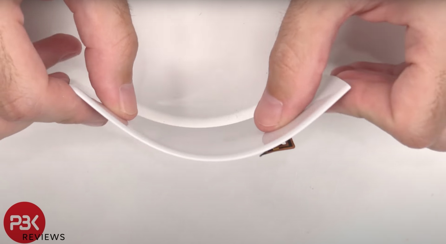 外媒拆解 Google Pixel 6a:电池更好拆了,且会是支蛮好维修的手机! 内容图4 潮品文-大潮社旗下实时最新热点娱乐时尚数码等新闻资讯网站! 外媒拆解 Google Pixel 6a:电池更好拆了,且会是支蛮好维修的手机!