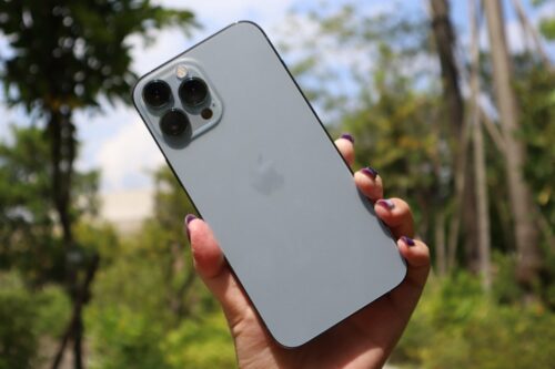 别让手机过热！暴晒在 35°C 的高温环境下 很可能会让电力续航受影响