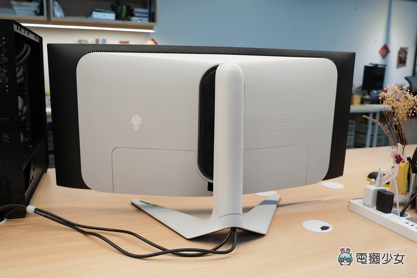 开箱|最新 QD-OLED 技术显示器,Alienware 34 吋曲面电竞萤幕 AW3423DW 内容图3 潮品文-大潮社旗下实时最新热点娱乐时尚数码等新闻资讯网站! 开箱|最新 QD-OLED 技术显示器,Alienware 34 吋曲面电竞萤幕 AW3423DW