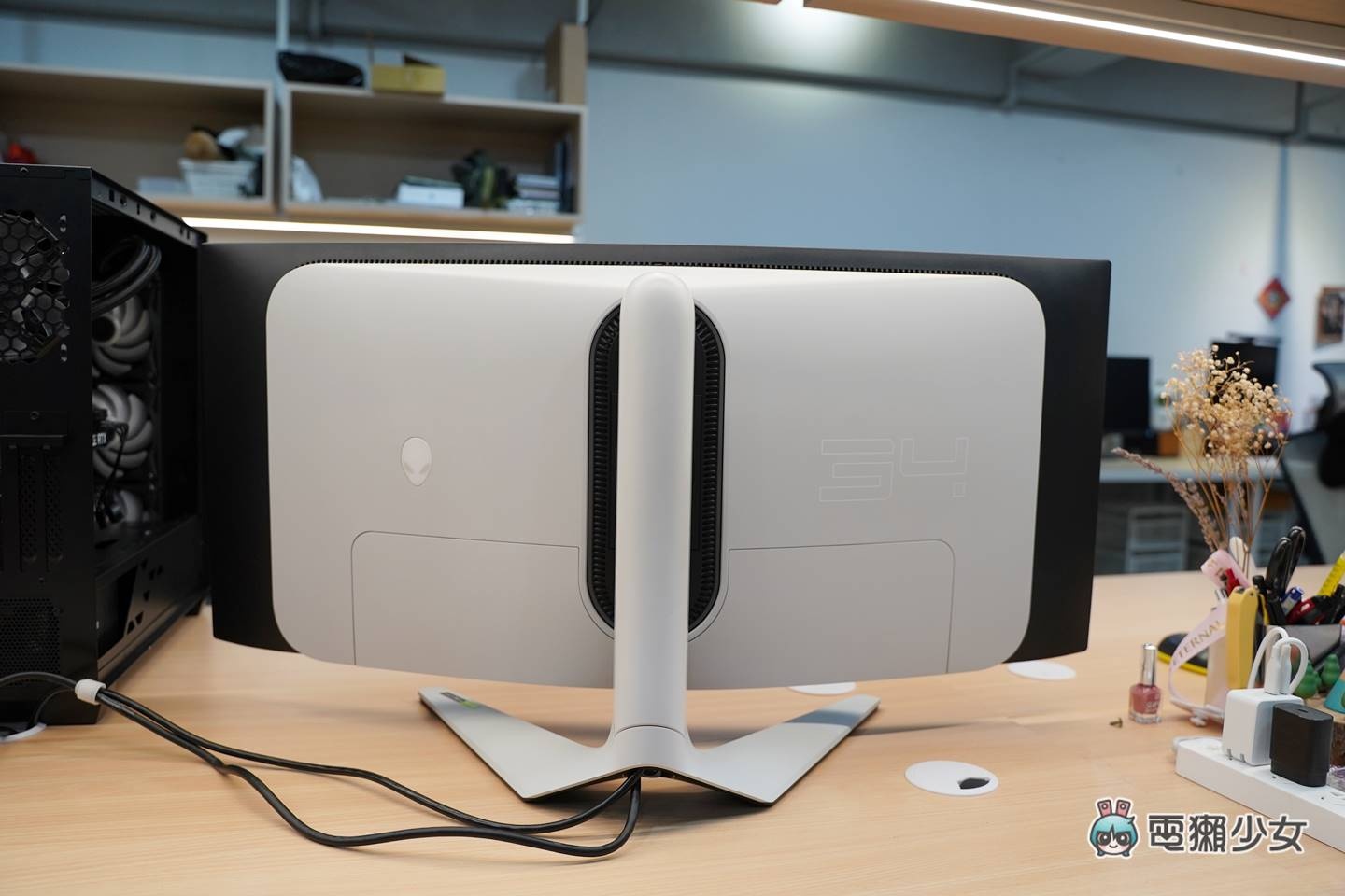 开箱|最新 QD-OLED 技术显示器,Alienware 34 吋曲面电竞萤幕 AW3423DW 内容图7 潮品文-大潮社旗下实时最新热点娱乐时尚数码等新闻资讯网站! 开箱|最新 QD-OLED 技术显示器,Alienware 34 吋曲面电竞萤幕 AW3423DW