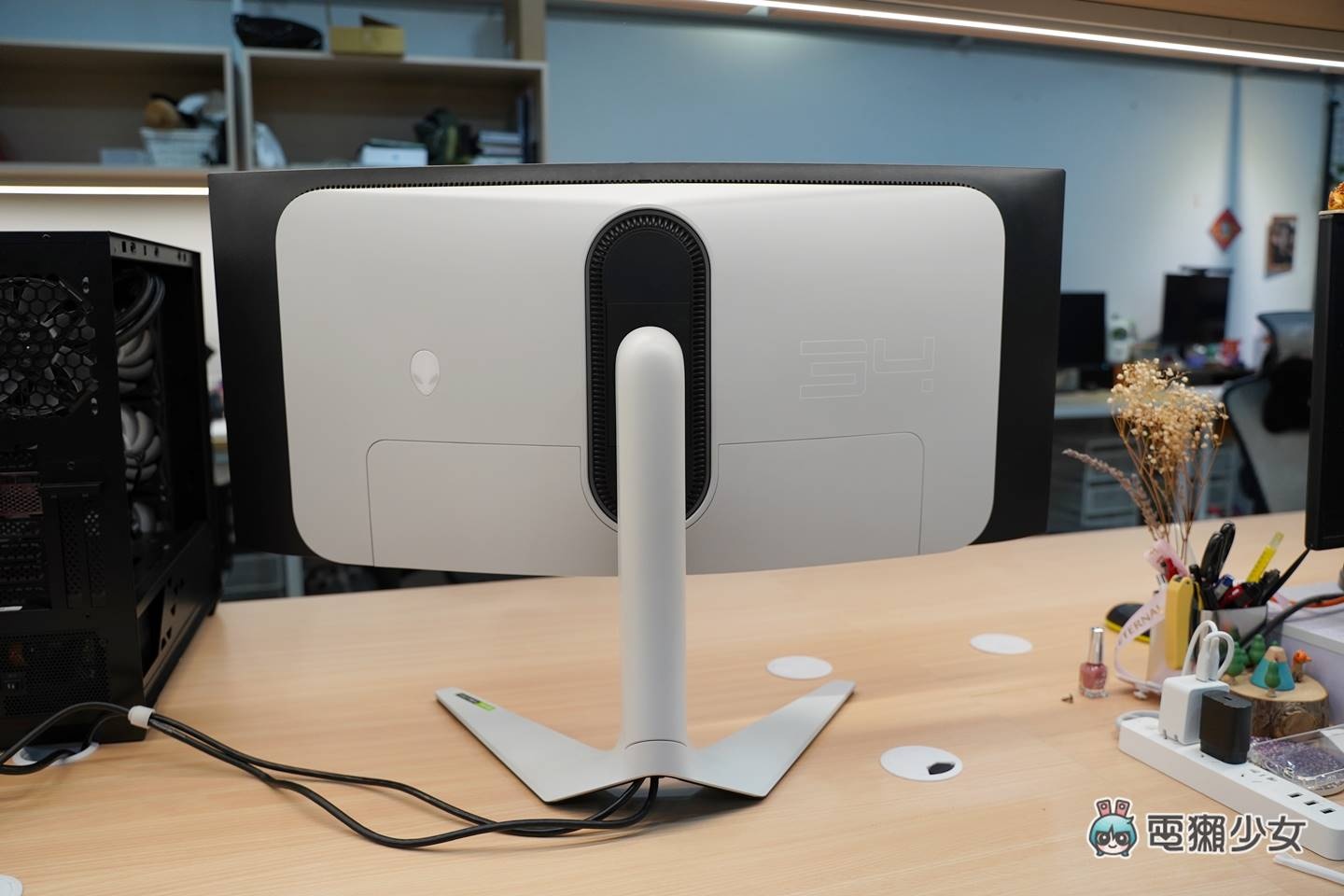 开箱|最新 QD-OLED 技术显示器,Alienware 34 吋曲面电竞萤幕 AW3423DW 内容图8 潮品文-大潮社旗下实时最新热点娱乐时尚数码等新闻资讯网站! 开箱|最新 QD-OLED 技术显示器,Alienware 34 吋曲面电竞萤幕 AW3423DW