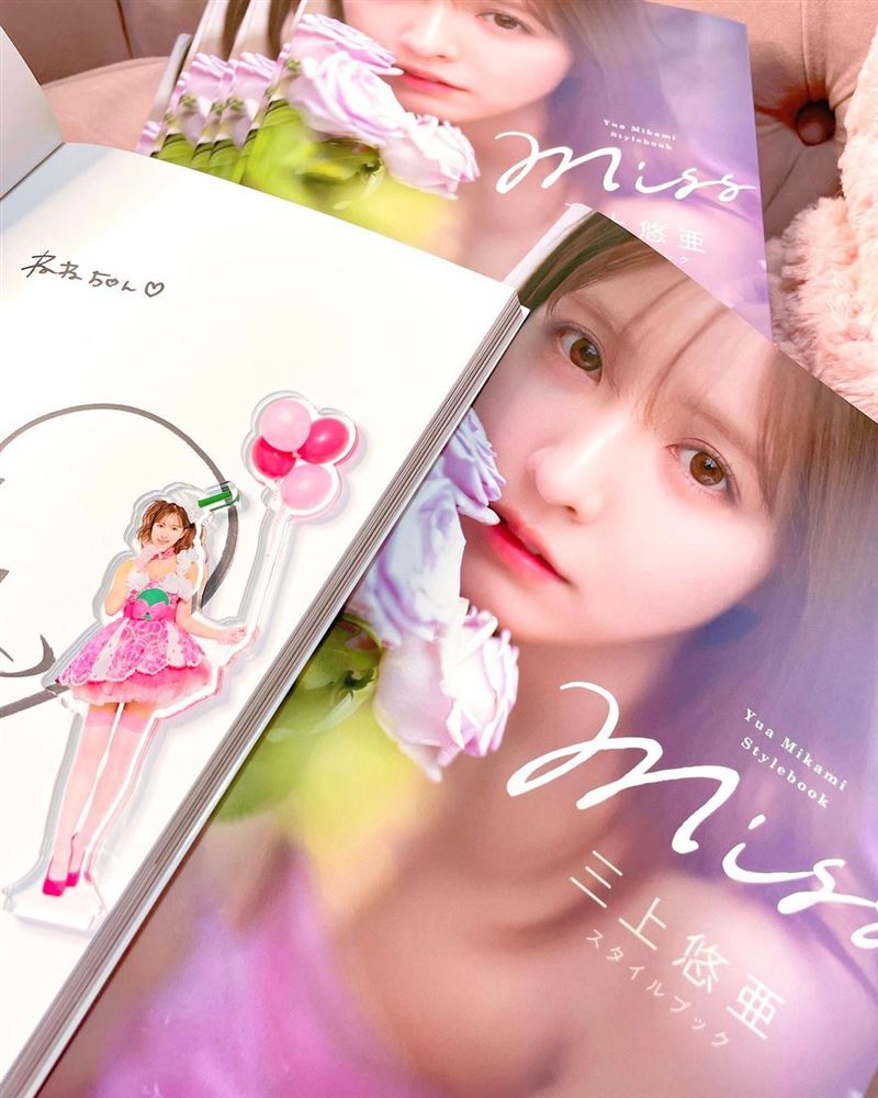 三上悠亚昨（31号）现身东京出席宣传今（1号）正式推出的首本穿搭书。（图／翻摄自yua_mikami IG）