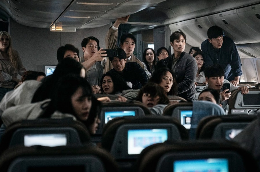 无雷心得|《紧急迫降》压迫感无间断 突破想像的航空灾难电影 内容图4 潮品文-大潮社旗下实时最新热点娱乐时尚数码等新闻资讯网站! 无雷心得|《紧急迫降》压迫感无间断 突破想像的航空灾难电影