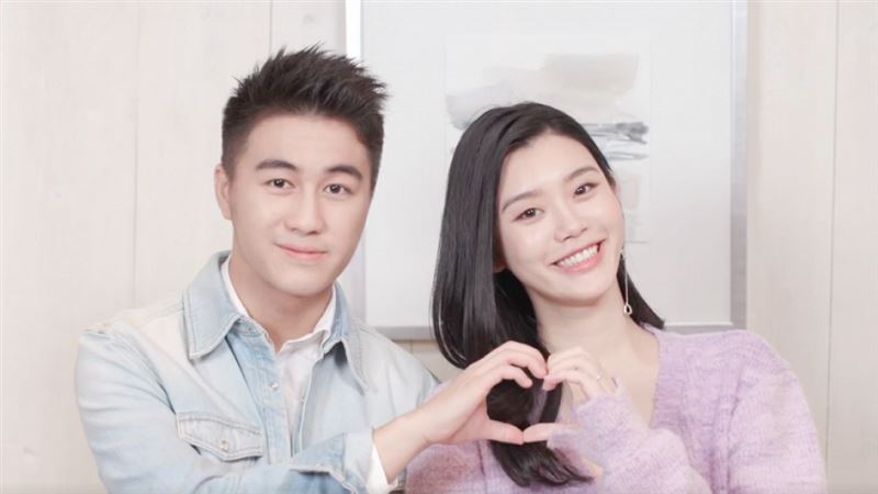 赌王帅儿与妻街头放闪！身高差再热议　网验证：165公分 时尚资讯 图1张
