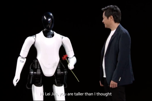 小米总裁雷军年度演讲：极轻薄折叠手机 MIX Fold 2、全尺寸人形仿生机器人 CyberOne 成全场焦点