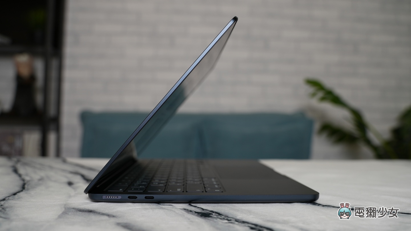 开箱｜M2 MacBook Air 开箱评测！重量变轻超有感！值不值得买？实际上手使用心得老实说