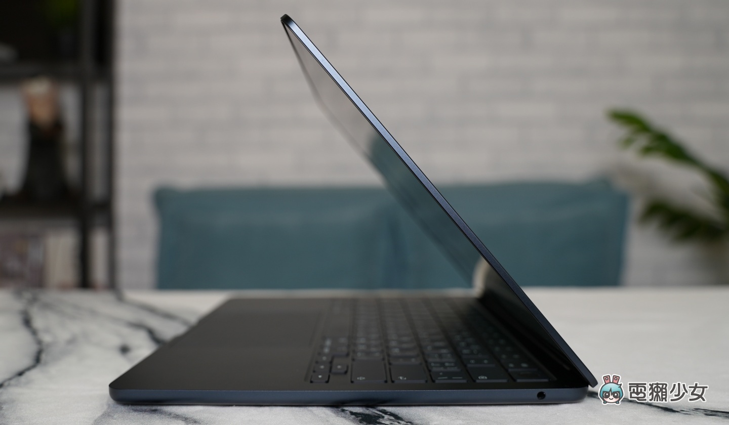 开箱｜M2 MacBook Air 开箱评测！重量变轻超有感！值不值得买？实际上手使用心得老实说