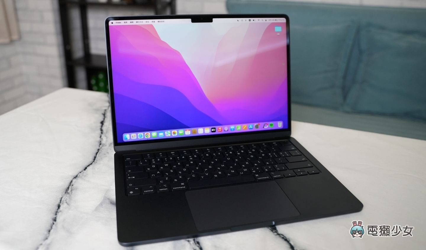 开箱｜M2 MacBook Air 开箱评测！重量变轻超有感！值不值得买？实际上手使用心得老实说