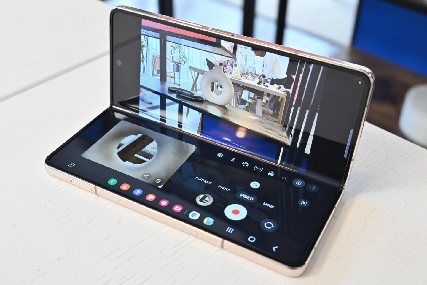 大折叠手机之争：小米 MIX Fold 2 瘦身有成力战三星 Galaxy Z Fold4，转轴之争真的赢了吗？