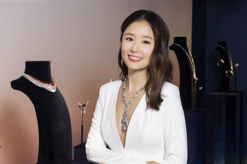 林心如正面“大开深V”　晒东西半球辣翻全场！强调没修图