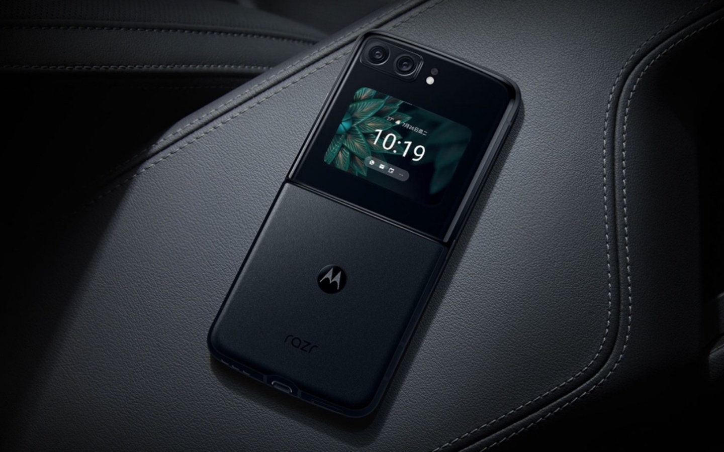 小折叠手机之争:Motorola razr 2022 和三星 Galaxy Z Flip4 的封面萤幕之战? 内容图3 潮品文-大潮社旗下实时最新热点娱乐时尚数码等新闻资讯网站! 小折叠手机之争:Motorola razr 2022 和三星 Galaxy Z Flip4 的封面萤幕之战?