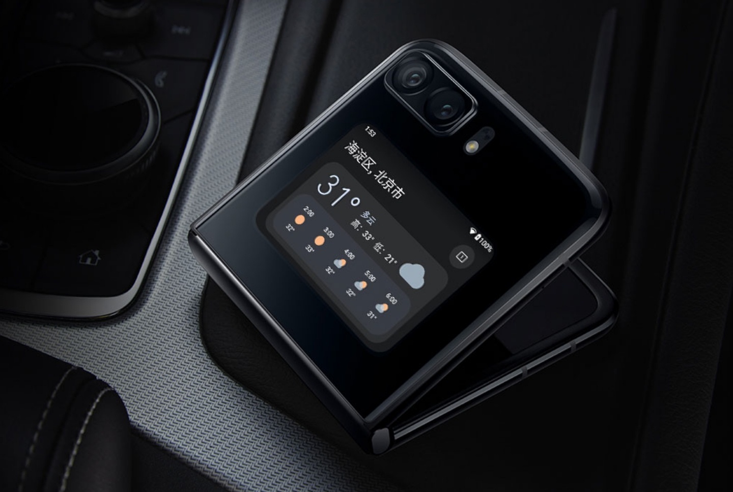 小折叠手机之争:Motorola razr 2022 和三星 Galaxy Z Flip4 的封面萤幕之战? 内容图6 潮品文-大潮社旗下实时最新热点娱乐时尚数码等新闻资讯网站! 小折叠手机之争:Motorola razr 2022 和三星 Galaxy Z Flip4 的封面萤幕之战?