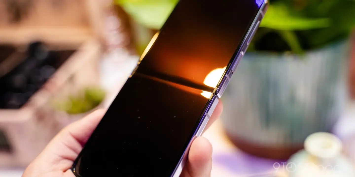 小折叠手机之争:Motorola razr 2022 和三星 Galaxy Z Flip4 的封面萤幕之战? 内容图10 潮品文-大潮社旗下实时最新热点娱乐时尚数码等新闻资讯网站! 小折叠手机之争:Motorola razr 2022 和三星 Galaxy Z Flip4 的封面萤幕之战?