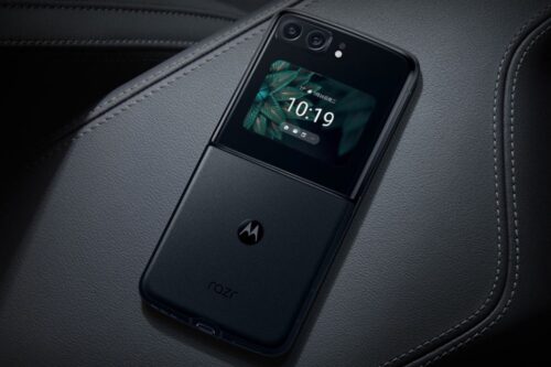 小折叠手机之争：Motorola razr 2022 和三星 Galaxy Z Flip4 的封面萤幕之战？