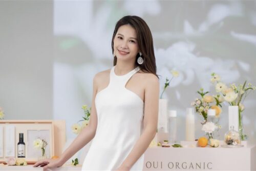 艾莉丝生了“新北鼻”！屡被放鸟打枪　“这一刻”感动到哭