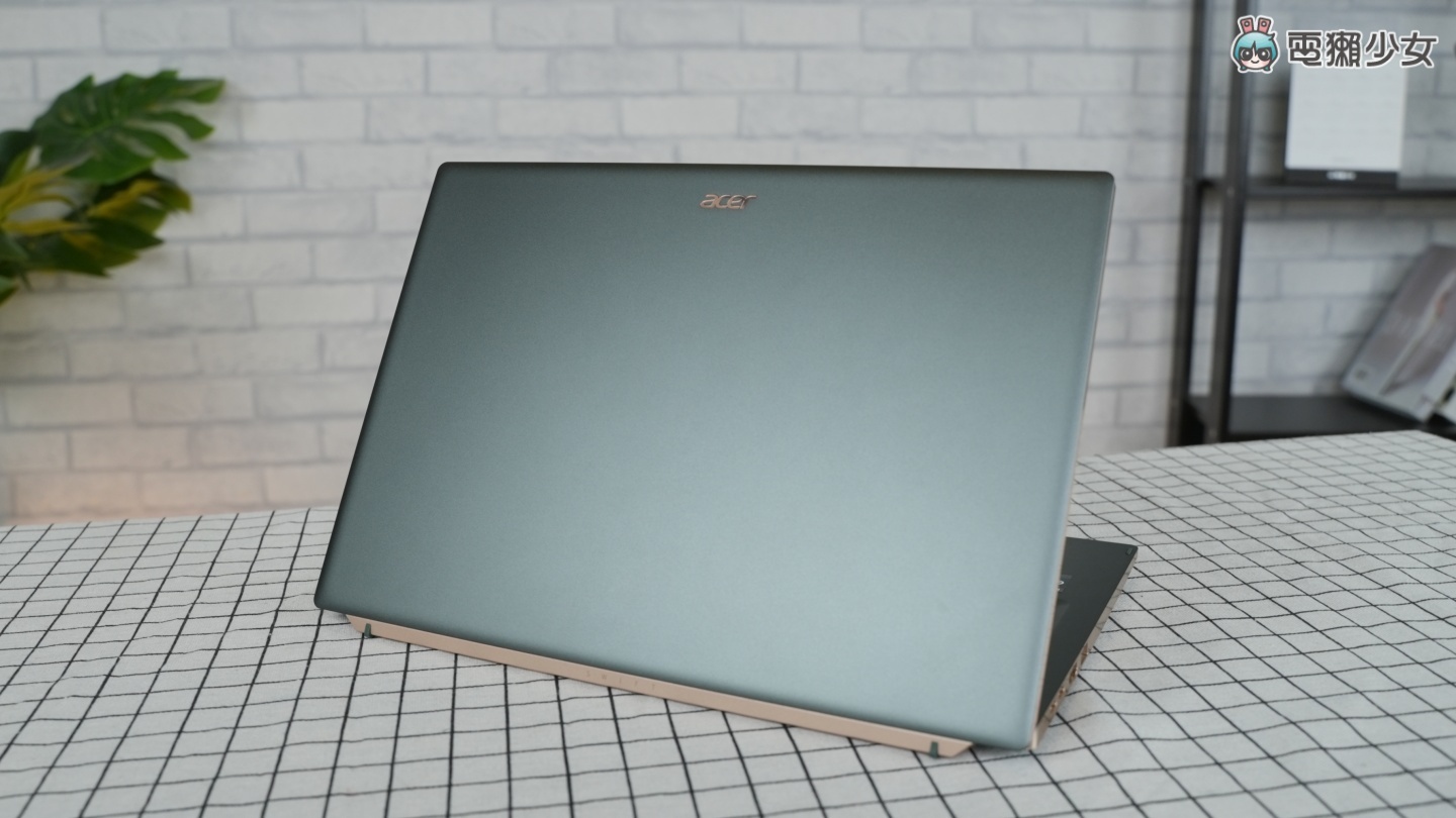 开箱|理想身型、质感外型!Acer Swift 5 轻薄外观与效能再进化,搭载 Intel 第 12 代处理器成就商务首选 内容图3 潮品文-大潮社旗下实时最新热点娱乐时尚数码等新闻资讯网站! 开箱|理想身型、质感外型!Acer Swift 5 轻薄外观与效能再进化,搭载 Intel 第 12 代处理器成就商务首选