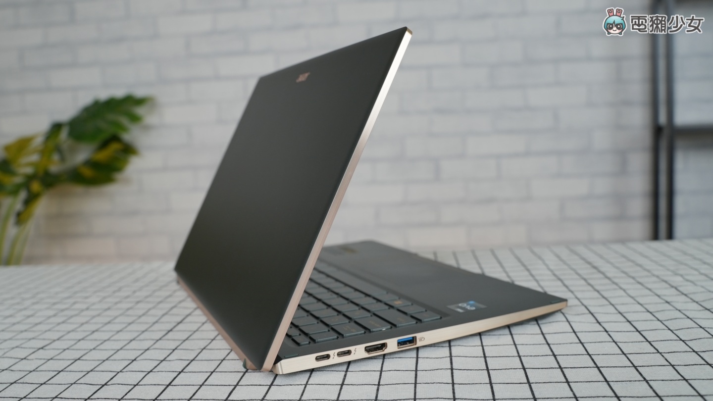 开箱|理想身型、质感外型!Acer Swift 5 轻薄外观与效能再进化,搭载 Intel 第 12 代处理器成就商务首选 内容图4 潮品文-大潮社旗下实时最新热点娱乐时尚数码等新闻资讯网站! 开箱|理想身型、质感外型!Acer Swift 5 轻薄外观与效能再进化,搭载 Intel 第 12 代处理器成就商务首选