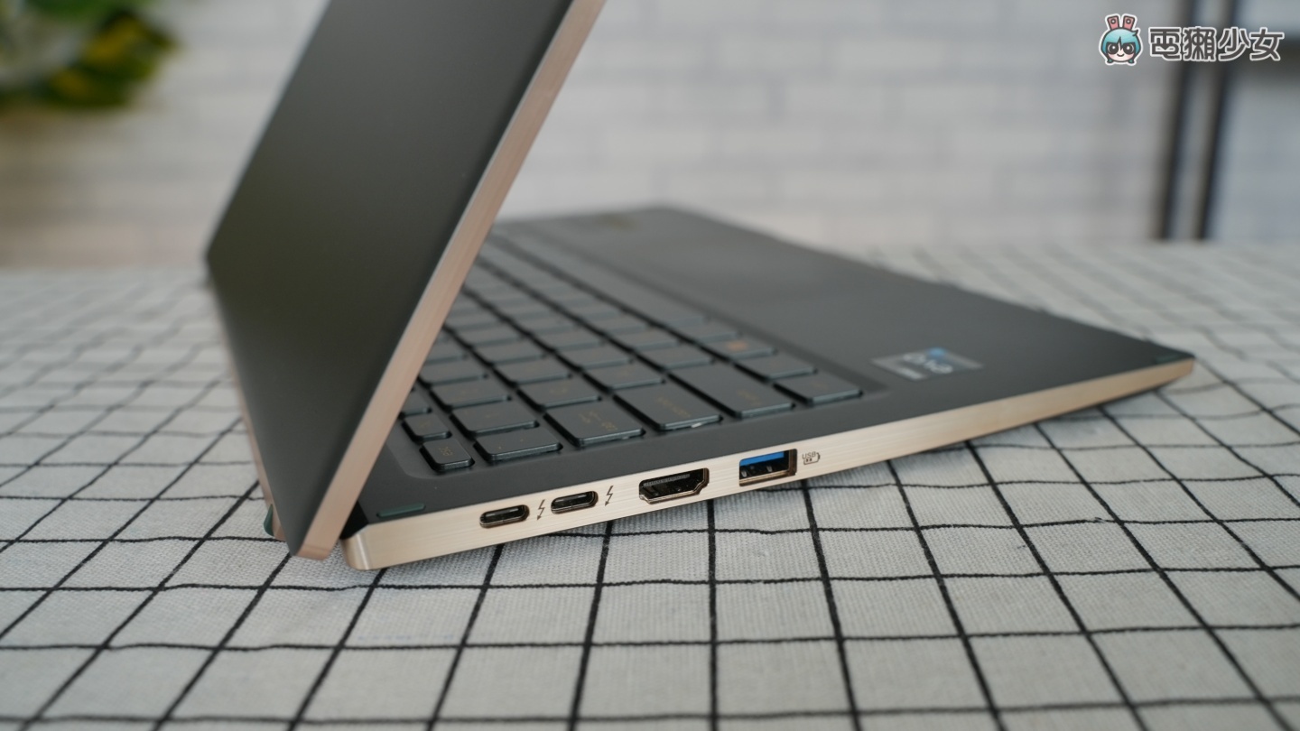 开箱|理想身型、质感外型!Acer Swift 5 轻薄外观与效能再进化,搭载 Intel 第 12 代处理器成就商务首选 内容图8 潮品文-大潮社旗下实时最新热点娱乐时尚数码等新闻资讯网站! 开箱|理想身型、质感外型!Acer Swift 5 轻薄外观与效能再进化,搭载 Intel 第 12 代处理器成就商务首选