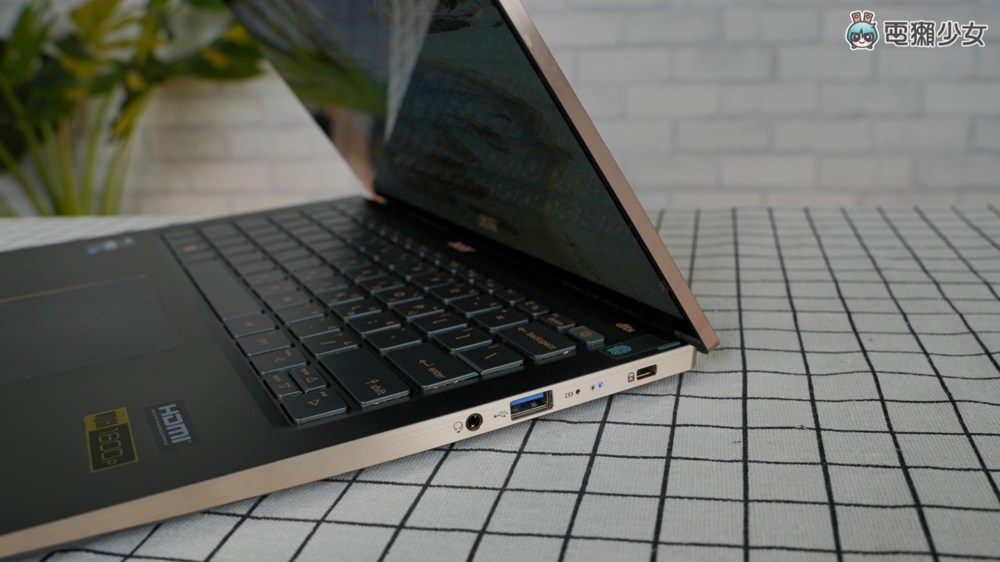 开箱|理想身型、质感外型!Acer Swift 5 轻薄外观与效能再进化,搭载 Intel 第 12 代处理器成就商务首选 内容图9 潮品文-大潮社旗下实时最新热点娱乐时尚数码等新闻资讯网站! 开箱|理想身型、质感外型!Acer Swift 5 轻薄外观与效能再进化,搭载 Intel 第 12 代处理器成就商务首选