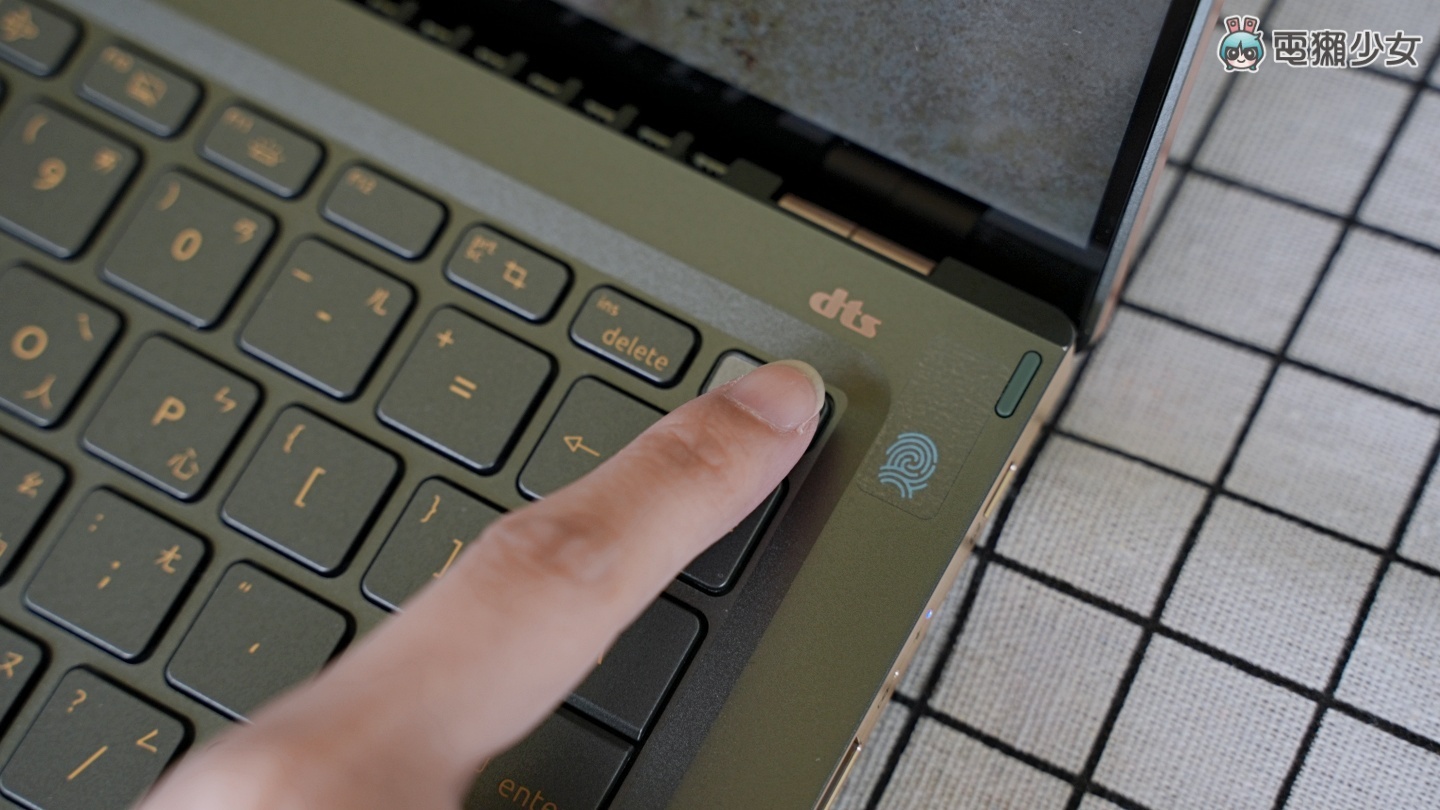 开箱|理想身型、质感外型!Acer Swift 5 轻薄外观与效能再进化,搭载 Intel 第 12 代处理器成就商务首选 内容图12 潮品文-大潮社旗下实时最新热点娱乐时尚数码等新闻资讯网站! 开箱|理想身型、质感外型!Acer Swift 5 轻薄外观与效能再进化,搭载 Intel 第 12 代处理器成就商务首选