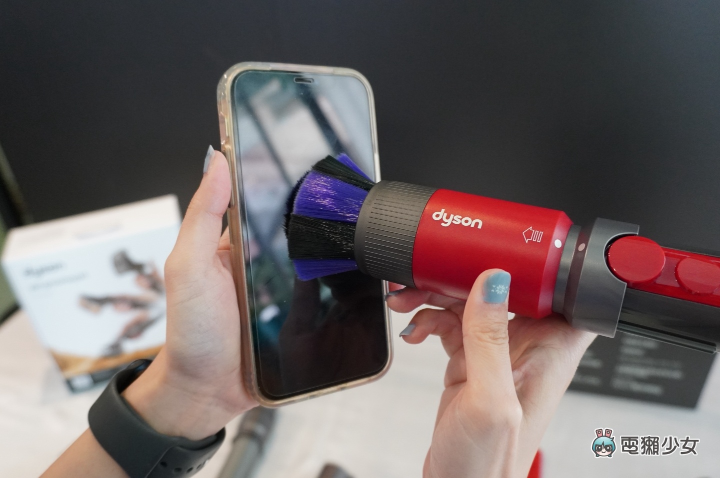 出门|Dyson 无线吸尘器配件升级!毛孩专属‘ 宠物毛发清洁工具组 ’和全新的‘ 细致清洁配件工具组 ’登场 内容图4 潮品文-大潮社旗下实时最新热点娱乐时尚数码等新闻资讯网站! 出门|Dyson 无线吸尘器配件升级!毛孩专属‘ 宠物毛发清洁工具组 ’和全新的‘ 细致清洁配件工具组 ’登场