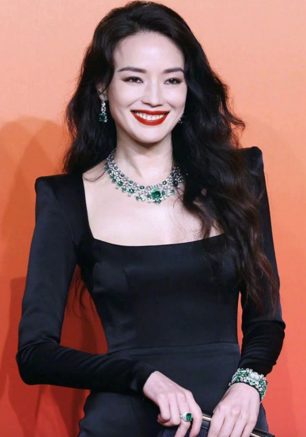 Style｜“吴露可逃”CP亮相Bvlgari活动，舒淇黑礼服美得让网友封神！ 更多热点 图1张