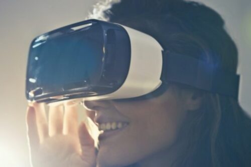 苹果确定参战虚拟实境！抢先注册 AR／VR 装置商标‘ Reality ’