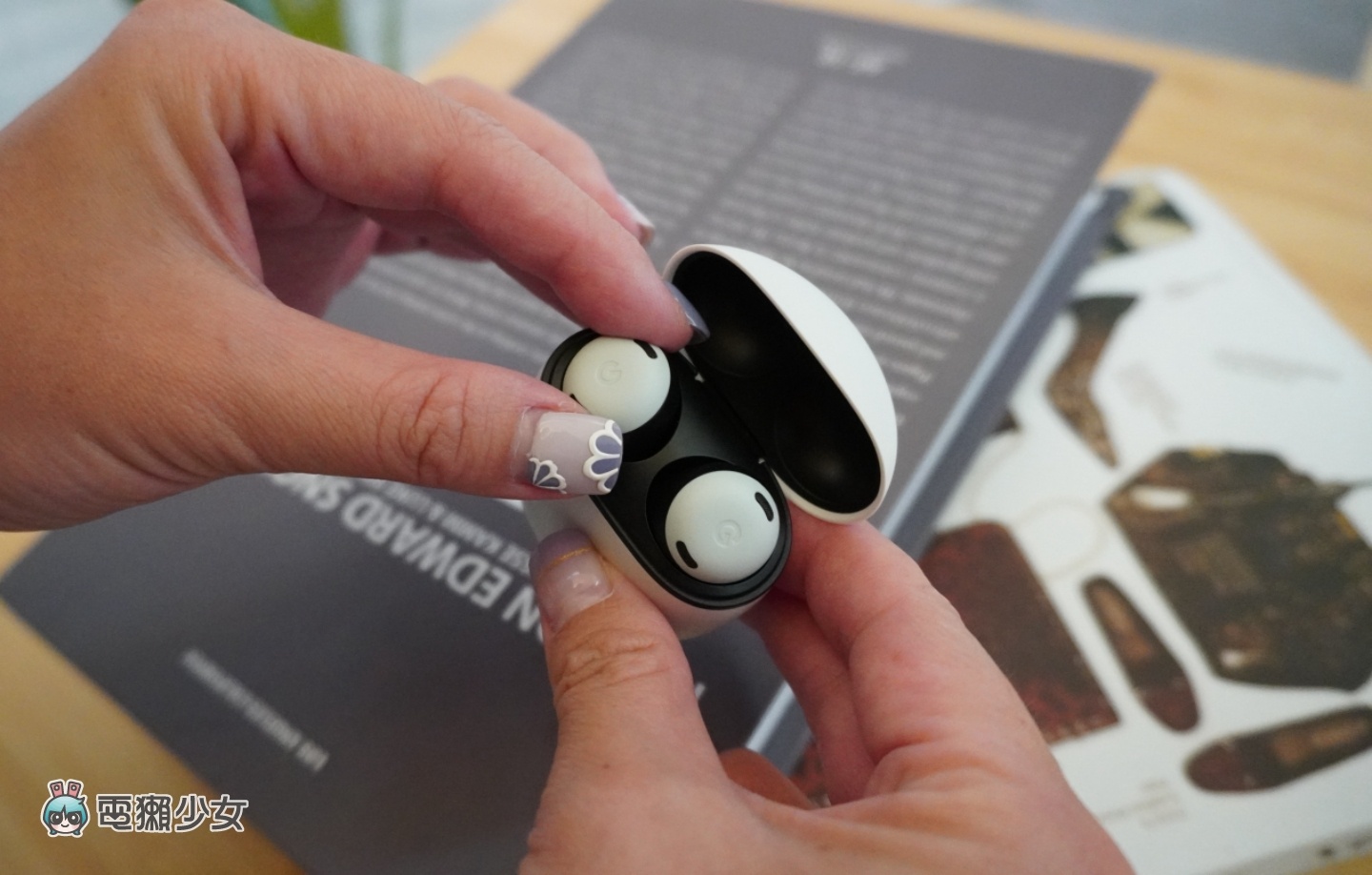 开箱|Google Pixel Buds Pro 降噪和音质表现如何?值得买吗?使用心得和亮点特色老实说 内容图4 潮品文-大潮社旗下实时最新热点娱乐时尚数码等新闻资讯网站! 开箱|Google Pixel Buds Pro 降噪和音质表现如何?值得买吗?使用心得和亮点特色老实说