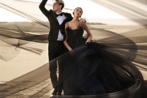 蕾菈拍婚纱收工“胸前泄春光”亲曝做人进度：正在努力中