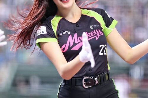 “回眸女神”光溜溜！初体验直接脱了　绝佳超S曲线全看光