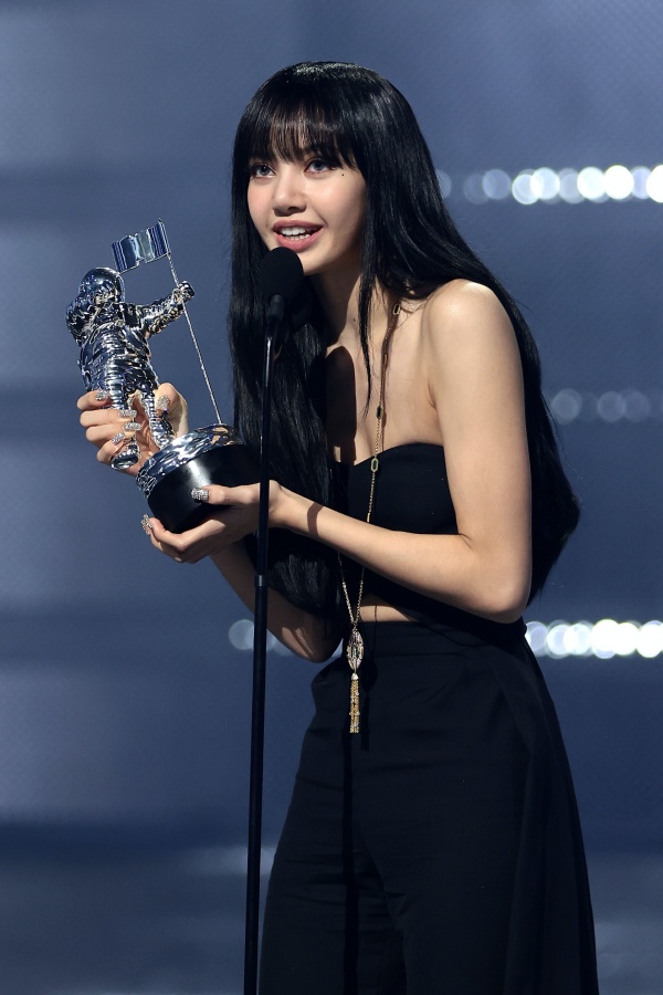 恭喜！LISA夺《VMA2022》K-POP大奖！ 娱乐资讯 图2张