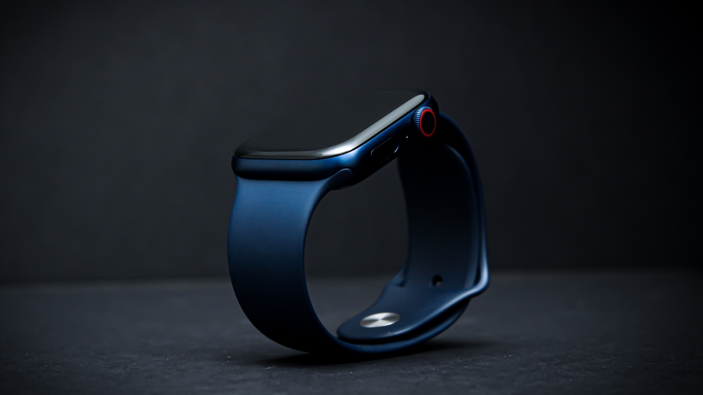 Apple Watch Pro 渲染图曝光!将具备更大的萤幕并可能会有新增实体按键 内容图1 潮品文-大潮社旗下实时最新热点娱乐时尚数码等新闻资讯网站! Apple Watch Pro 渲染图曝光!将具备更大的萤幕并可能会有新增实体按键