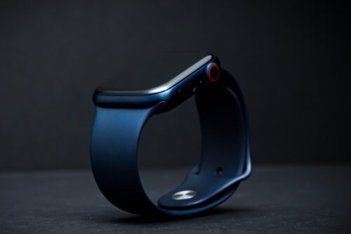 Apple Watch Pro 渲染图曝光！将具备更大的萤幕并可能会有新增实体按键