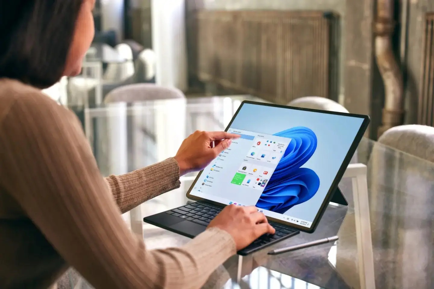 2022 折叠笔电规格比较：新版 Lenovo ThinkPad X1 Fold 跟 ASUS Zenbook 17 Fold OLED 哪个更优秀？